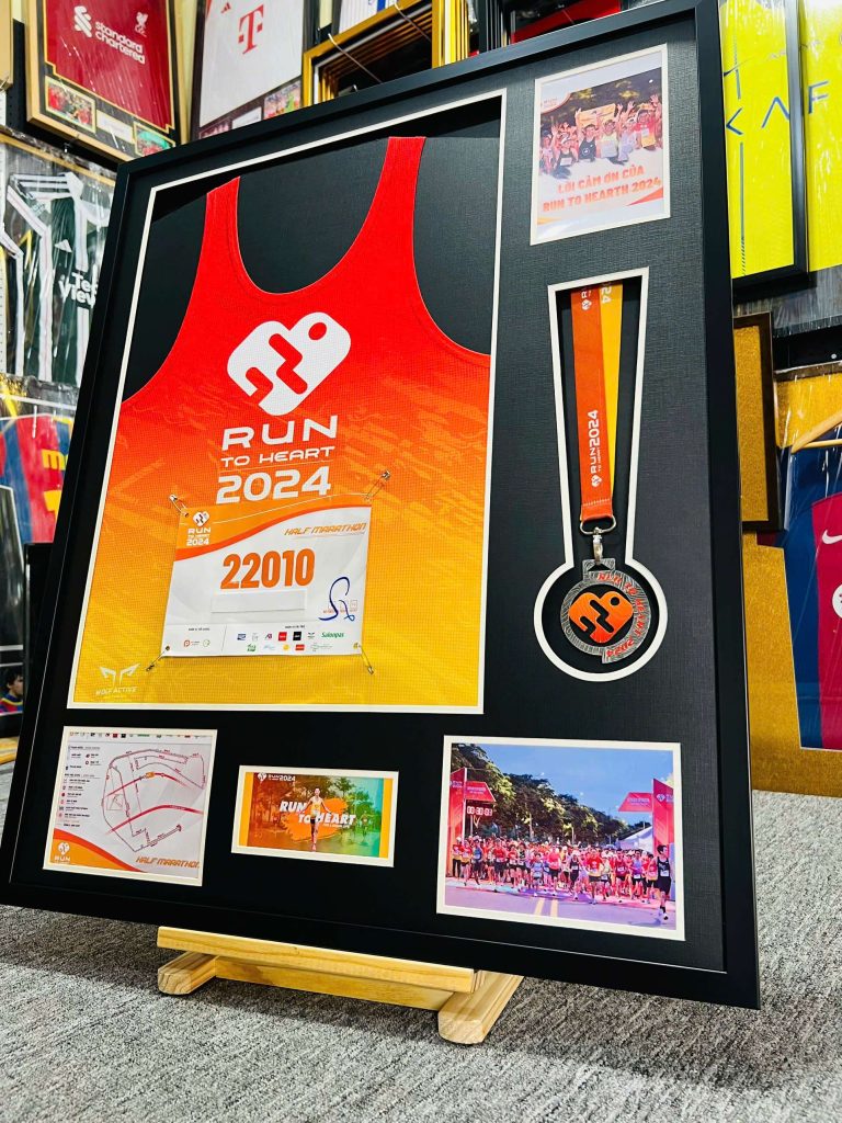 Khung Áo Tự Lắp Đặt Có Huy Chương 80CMX65CM (Tuỳ Chỉnh Các Loại Áo Đấu)