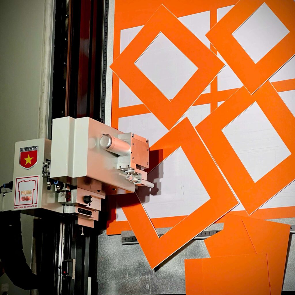 CẮT GIẤY BO, MATBOARD KHUNG TRANH ẢNH 6 Trang Chủ